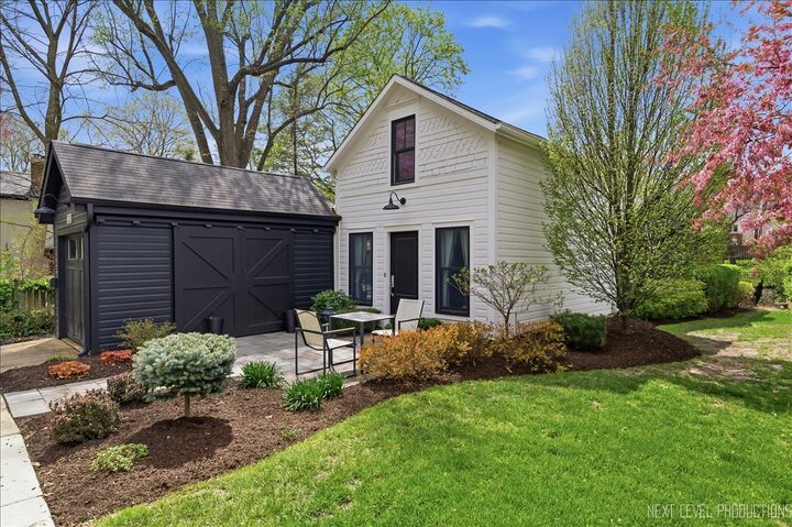 Property Photo: 320 S 6th Street IL 60134