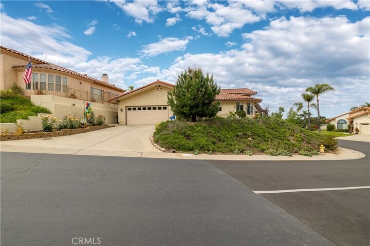 Property Photo:  1113 Crescent Bend  CA 92028 