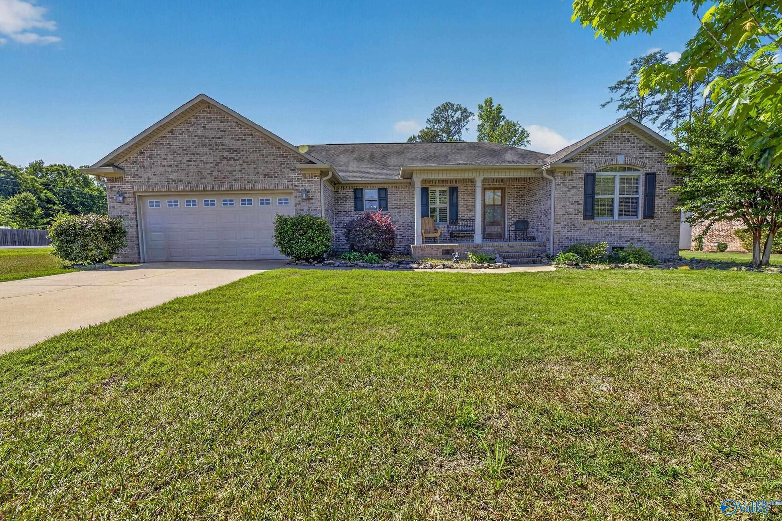 Property Photo:  694 Pine Haven Road  AL 35901 