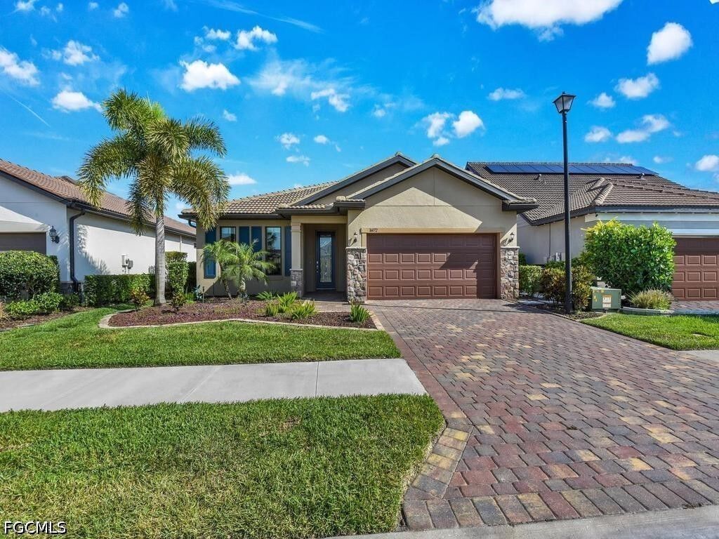 Property Photo:  16072 Palmetto Prairie Drive  FL 33920 