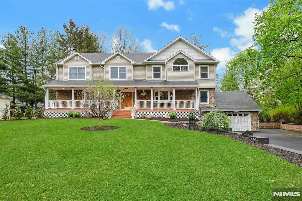 Property Photo:  81 Chestnut Street  NJ 07401 