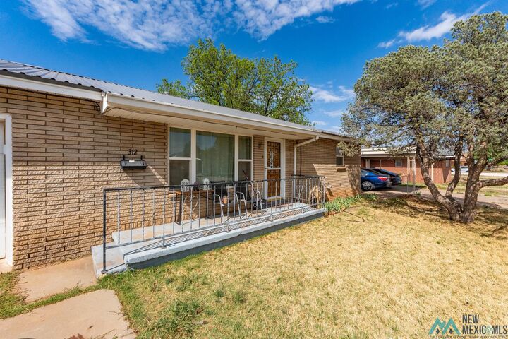 Property Photo: 312 Prairieview Drive NM 88101