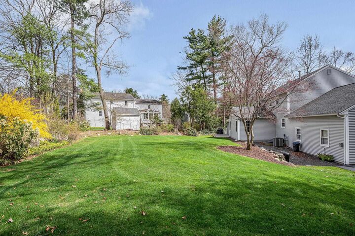 Property Photo:  31 Hyacinth Drive  NH 03062 