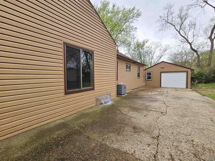 Property Photo:  2639 S Paxton  IA 51106 