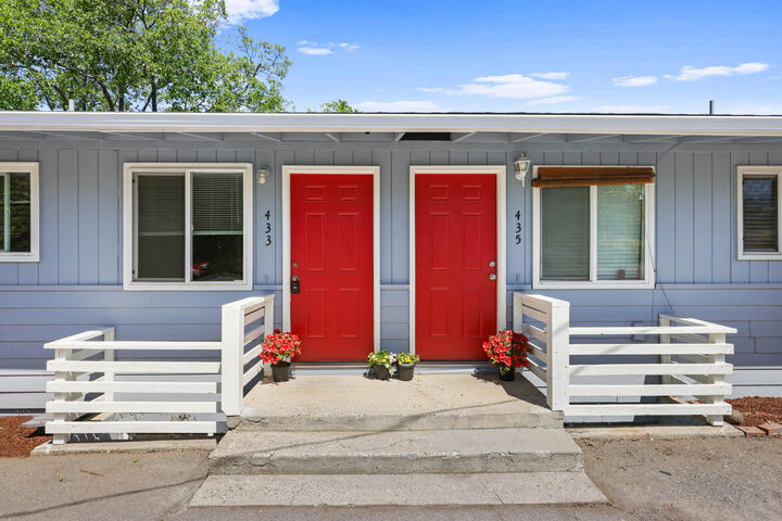 Property Photo:  431 Elm Street  OR 97535 