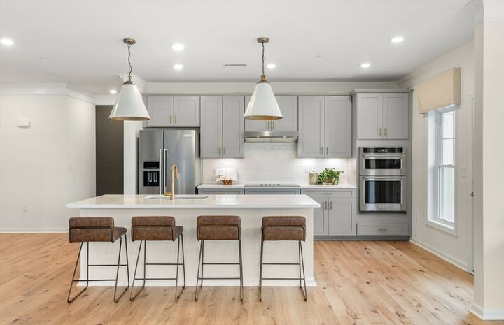 Property Photo:  5 Peters Farm Way 7107  MA 01581 