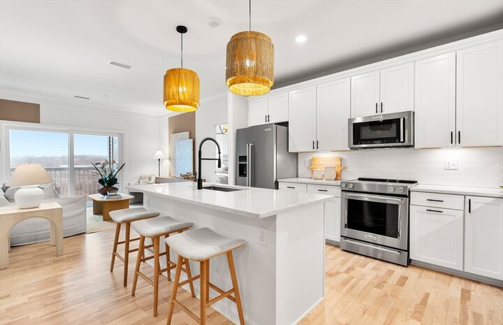 Property Photo:  5 Peters Farm Way 7112  MA 01581 