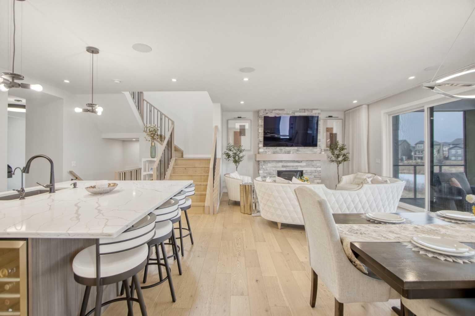 Property Photo:  1104 Cranbrook Gardens SE  AB T3M 3L3 