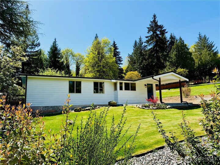 Property Photo:  477 W  Lake Samish Drive  WA 98229 