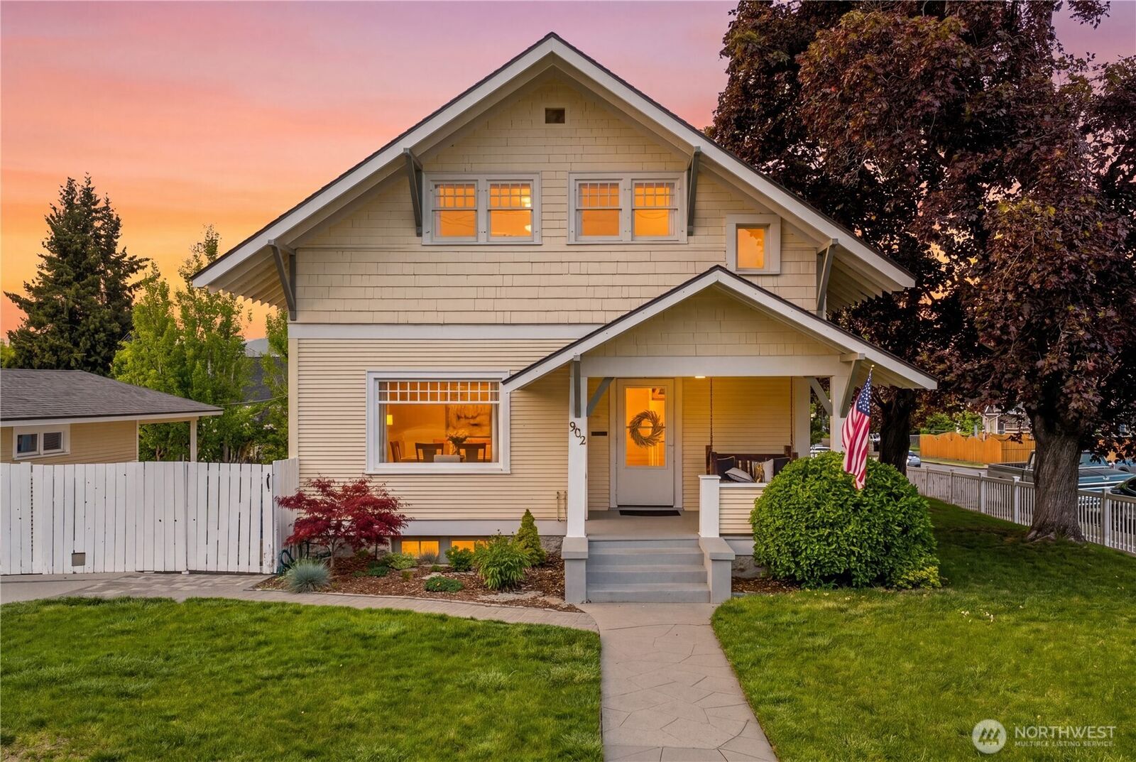 Property Photo:  902  Washington Street  WA 98801 