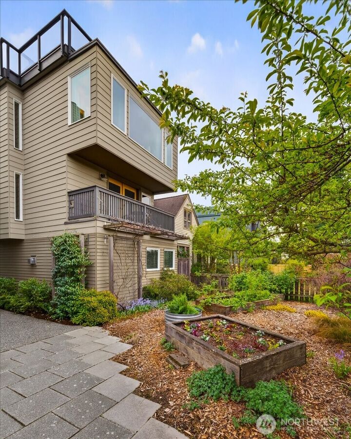 Property Photo:  4132  44th Avenue SW  WA 98116 