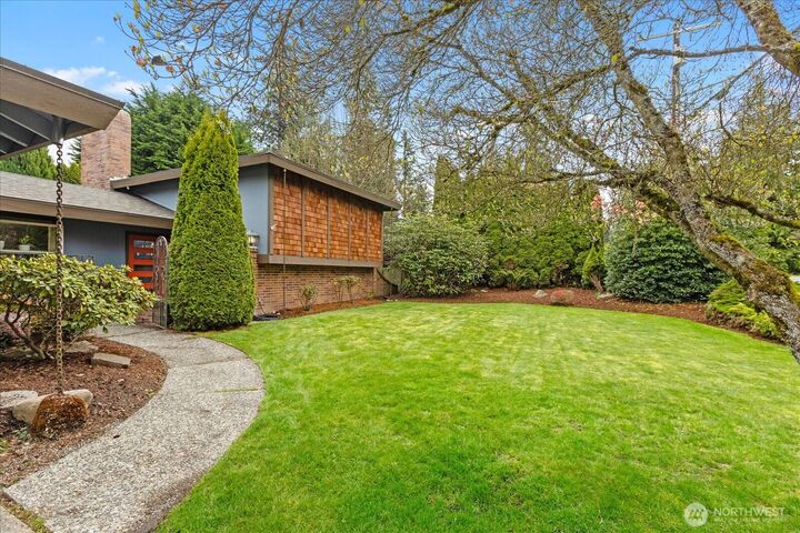 Property Photo:  22017  95th Place W  WA 98020 