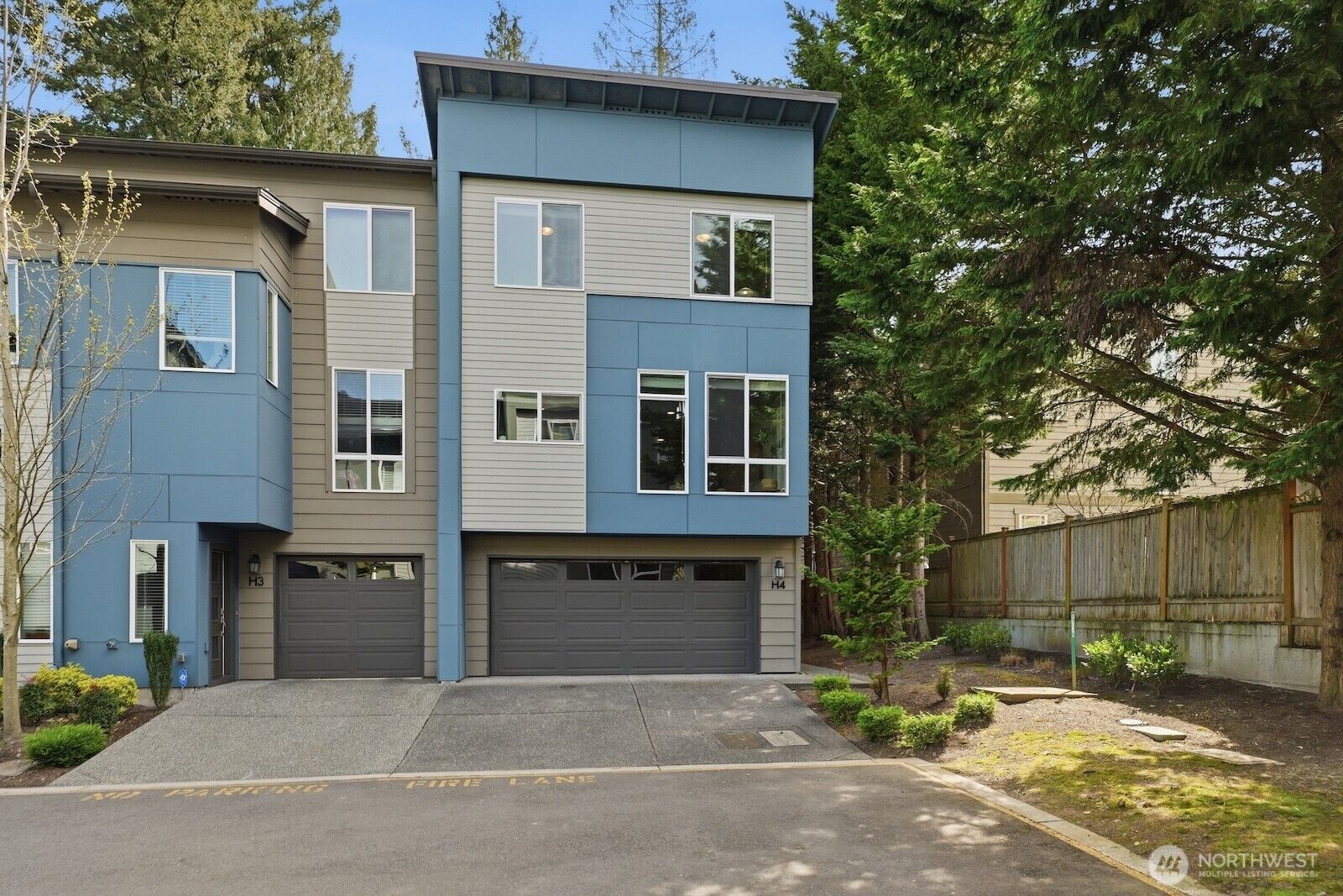 Property Photo:  16201  Meadow Road H4  WA 98087 