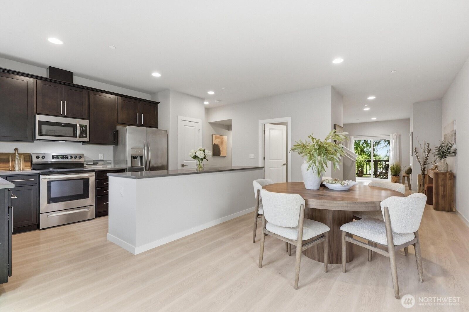 Property Photo:  16201  Meadow Road H4  WA 98087 