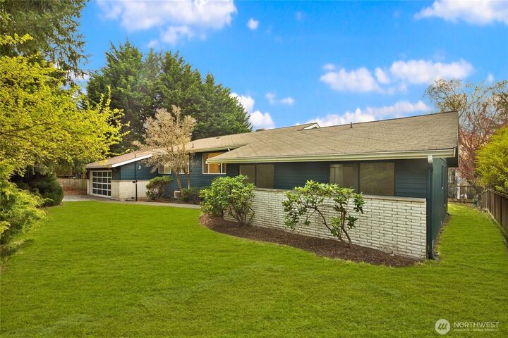 Property Photo:  12511  37th Avenue NE  WA 98125 