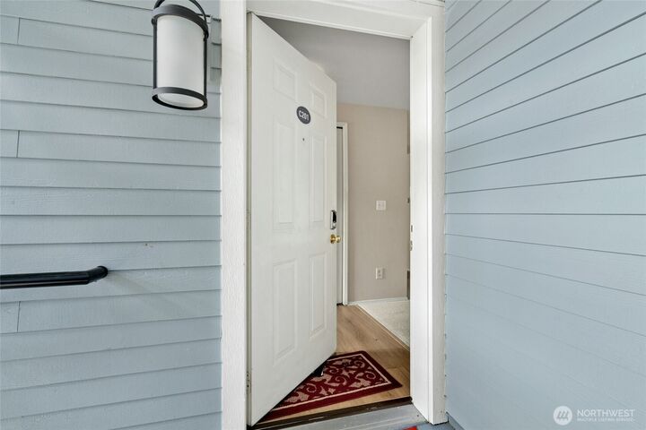 Property Photo:  250 NW Dogwood Street C201  WA 98027 