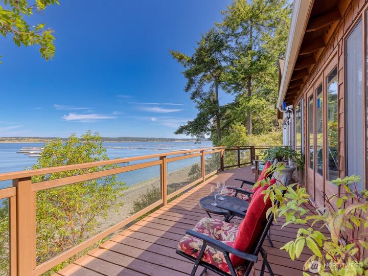 Property Photo:  1700  Madrona Way  WA 98239 