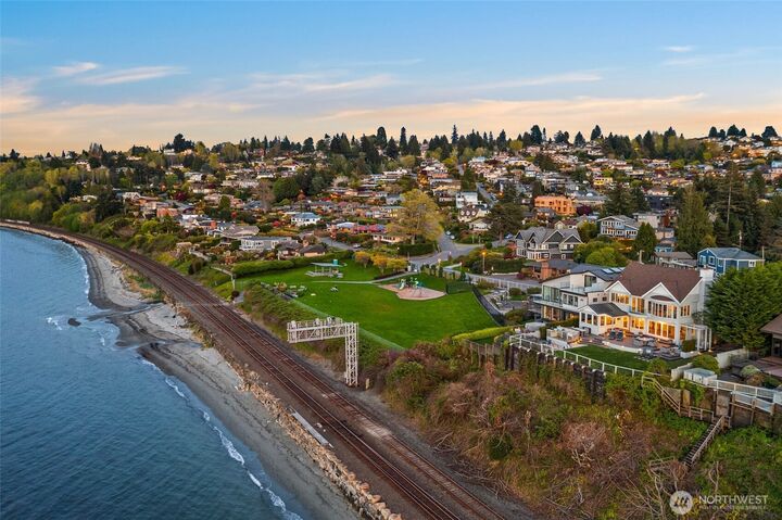 Property Photo:  2628 NW Esplanade  WA 98117 