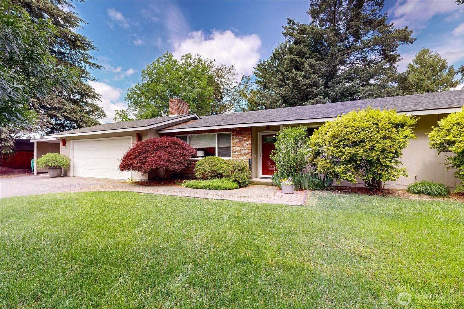 Property Photo:  1922  Leonard Drive  WA 99362 