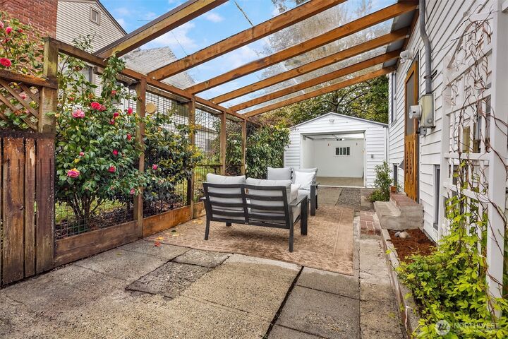 Property Photo:  4333 SW Hudson Street  WA 98116 