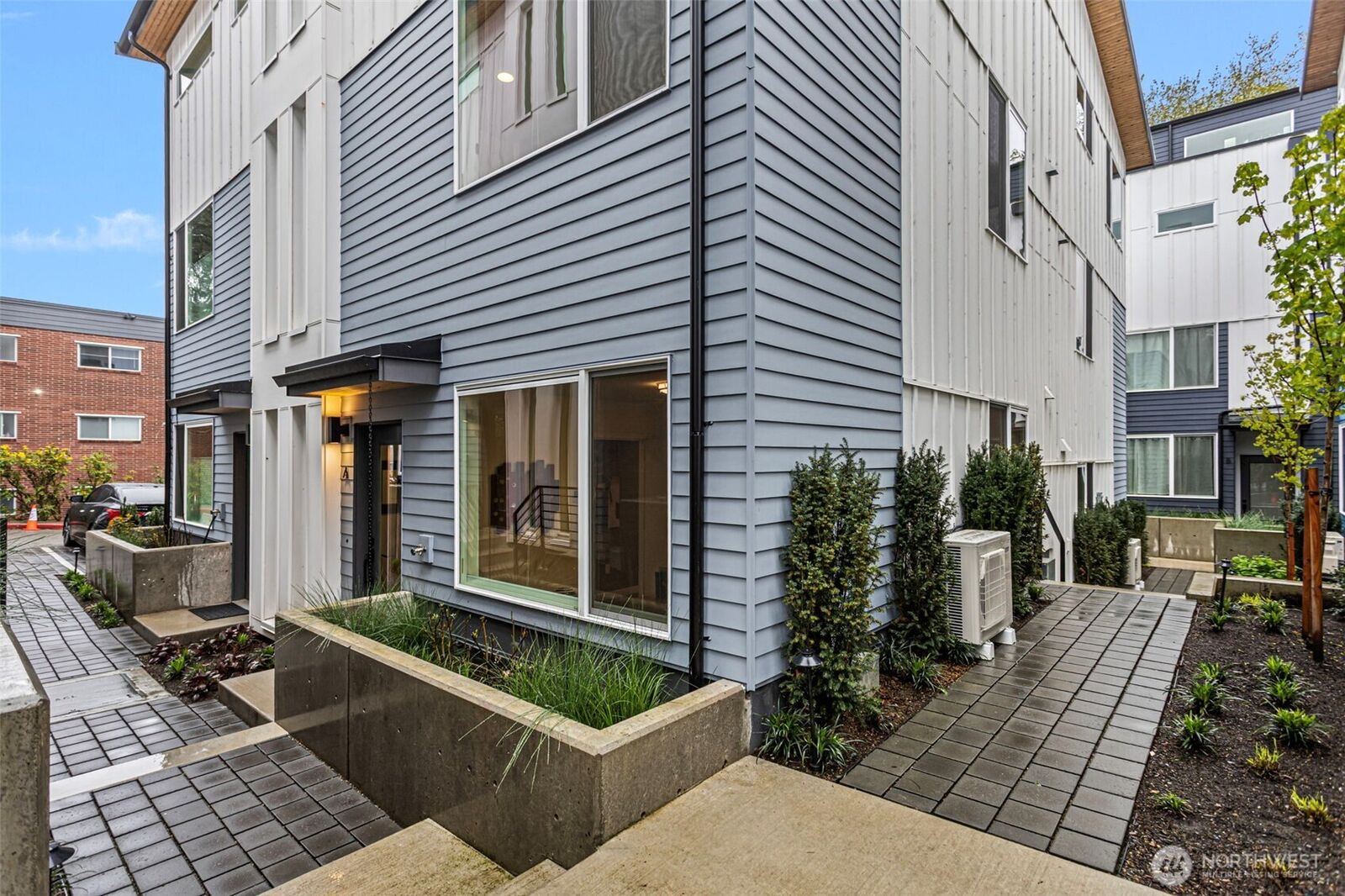 Property Photo:  2527  29th Avenue S A  WA 98144 