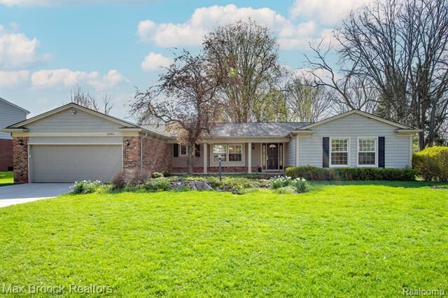 Property Photo: 30882 Oak Valley Drive MI 48331