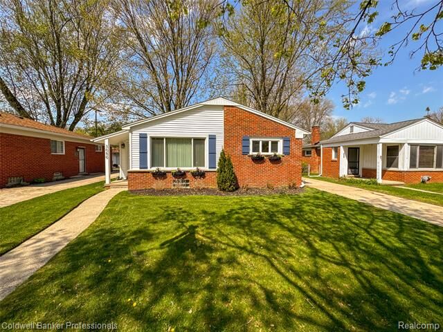 Property Photo:  3050 Sylvan Drive  MI 48073 