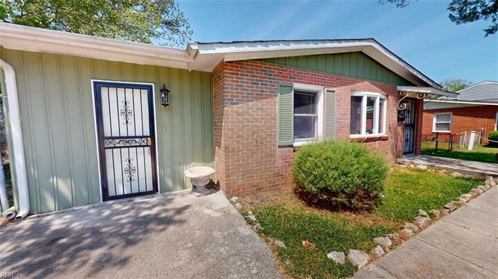 Property Photo:  117 Jenness Ln  VA 23602 