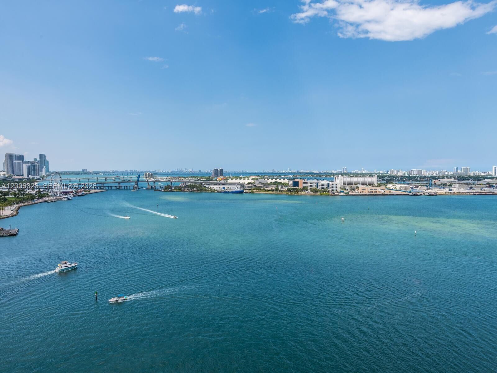 Property Photo:  888 Brickell Key Dr 2112  FL 33131 