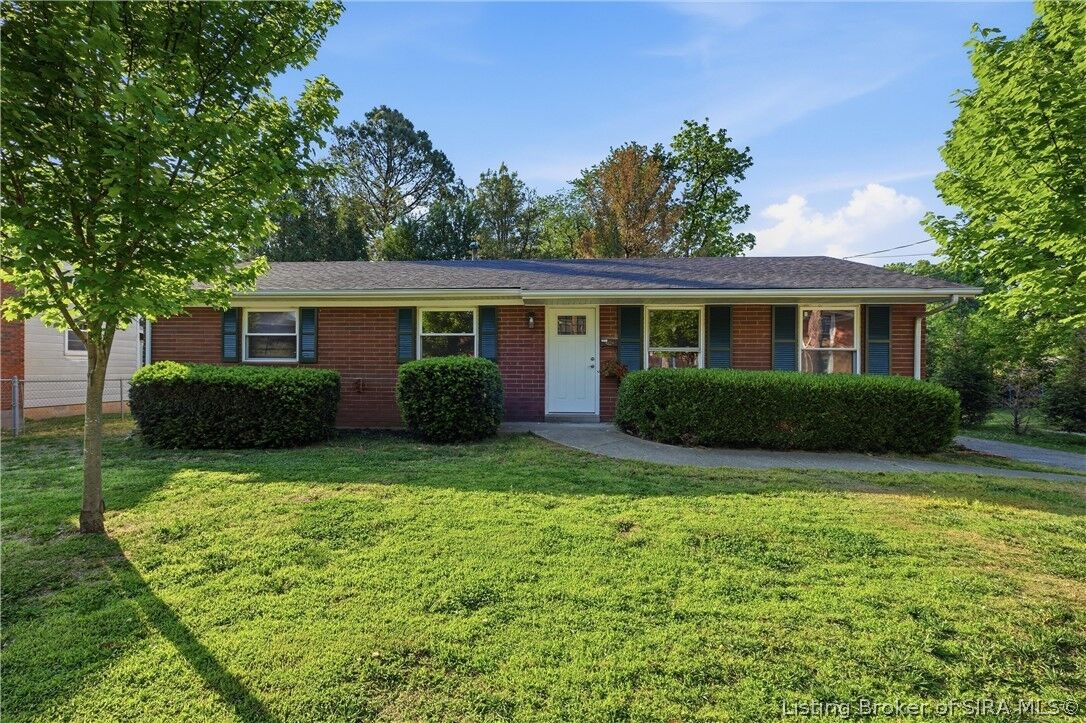 Property Photo:  1520 E 8th Street  IN 47130 