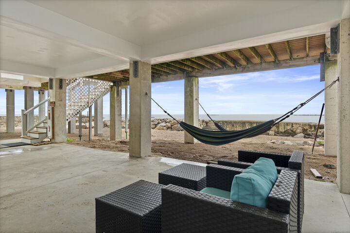 Property Photo:  2 Jamaica Court  CT 06512 