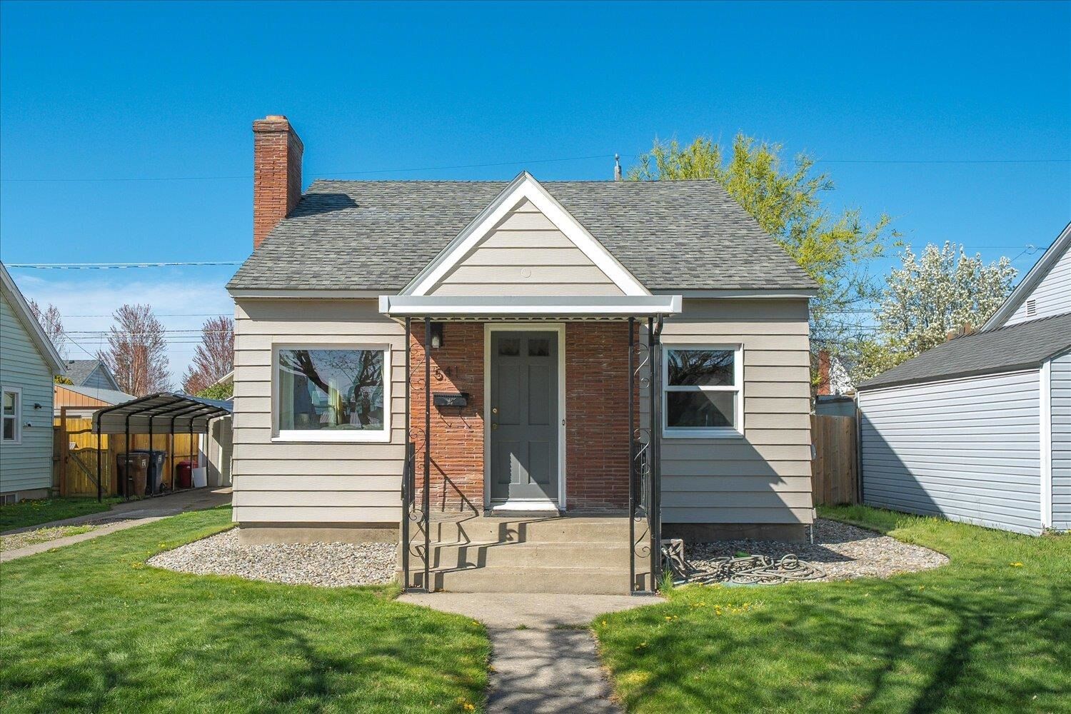 Property Photo:  541 E Hoffman Ave  WA 99207 