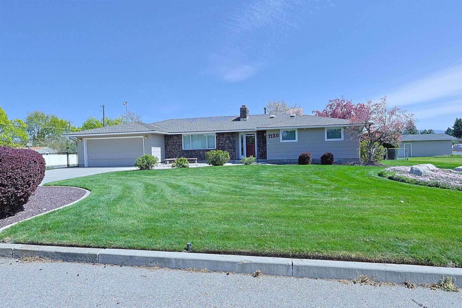 House for sale in Spokane Valley: 1120 N Best Rd, Spokane Valley, WA 99216