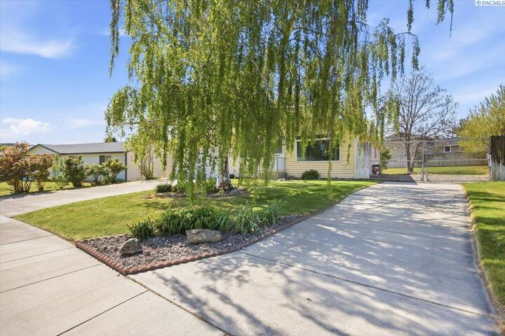 Property Photo:  4930 Chukar Dr  WA 99353 