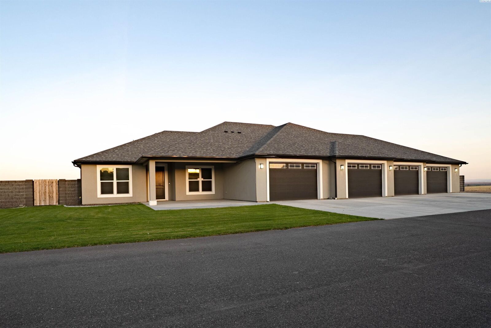 Property Photo:  113 Columbia Bluff Lane  WA 99301 