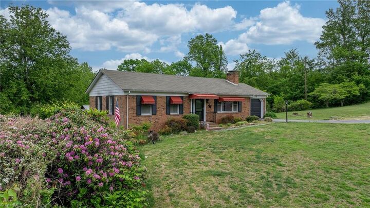 Property Photo:  475 Hendren Road  NC 28654 