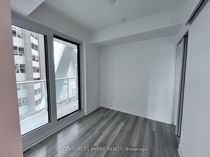 Photo de la propriété:  230 Simcoe Street Unit 1528 2nd Bedroom  ON M5T 1T4 