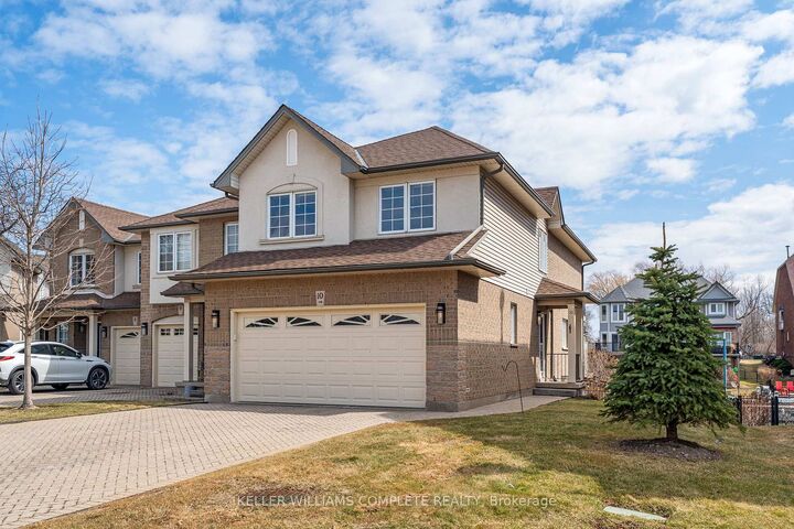 Property Photo: 85 Edgewater Drive 10 ON L8E 4Z2