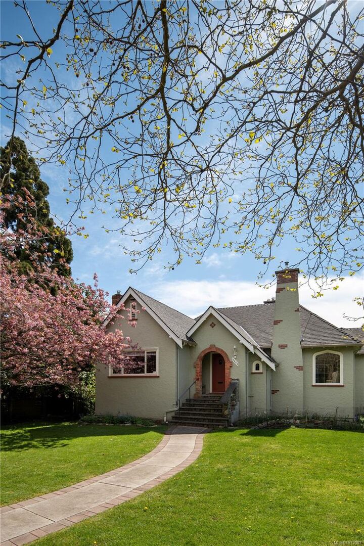 Property Photo:  1541 Despard Ave  BC V8S 1T2 