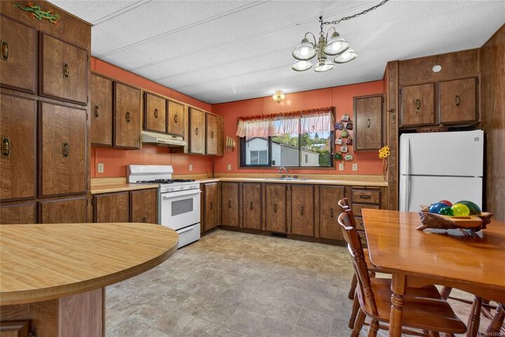 Property Photo: 951 Homewood Rd #19 BC V9W 3N7