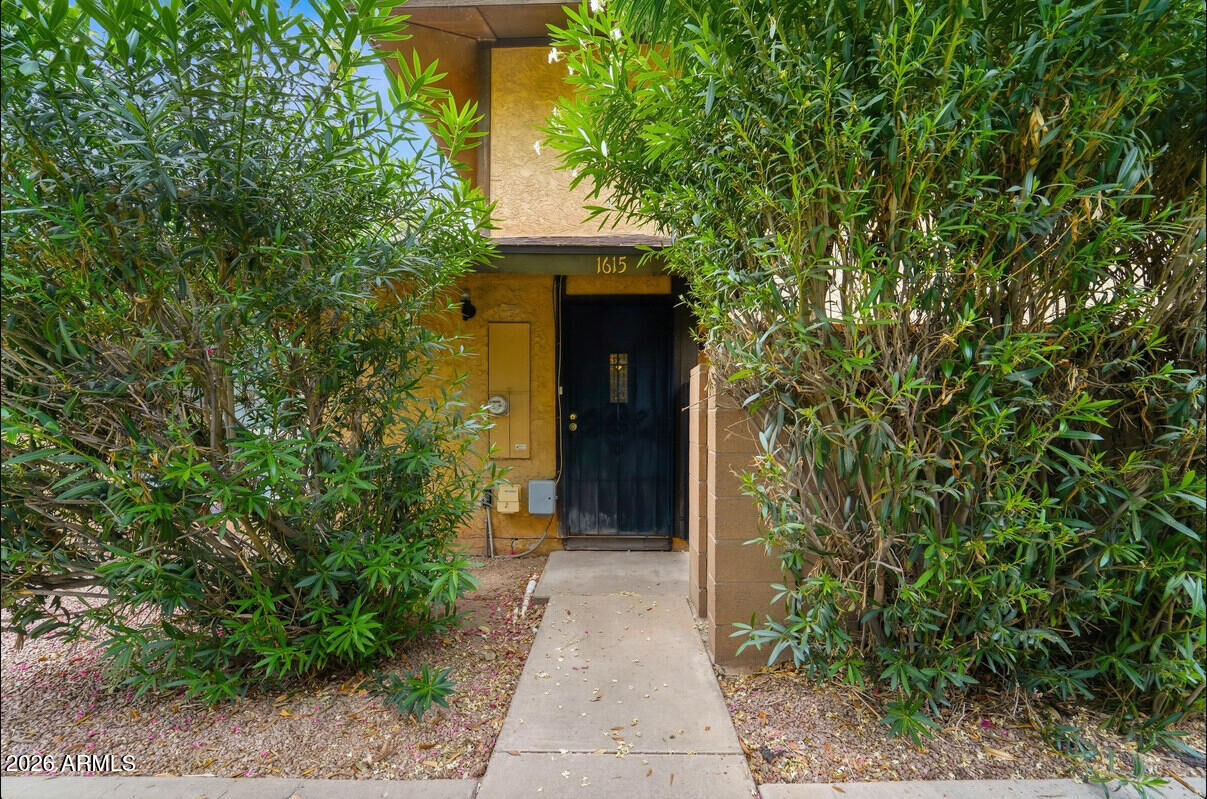 Property Photo:  1615 W Village Way  AZ 85282 