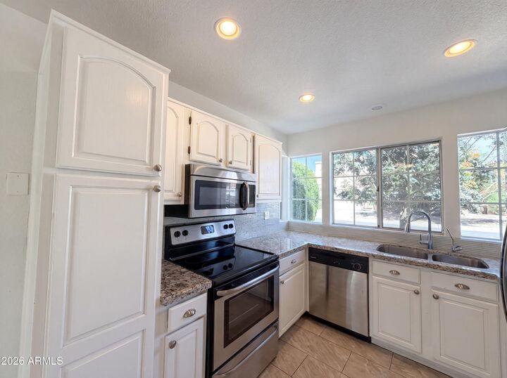 Property Photo:  1114 S Tiago Drive  AZ 85233 