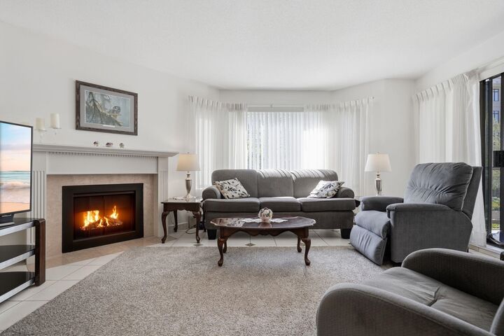 Property Photo: 15300 17 Avenue 208 BC V4A 8Y6