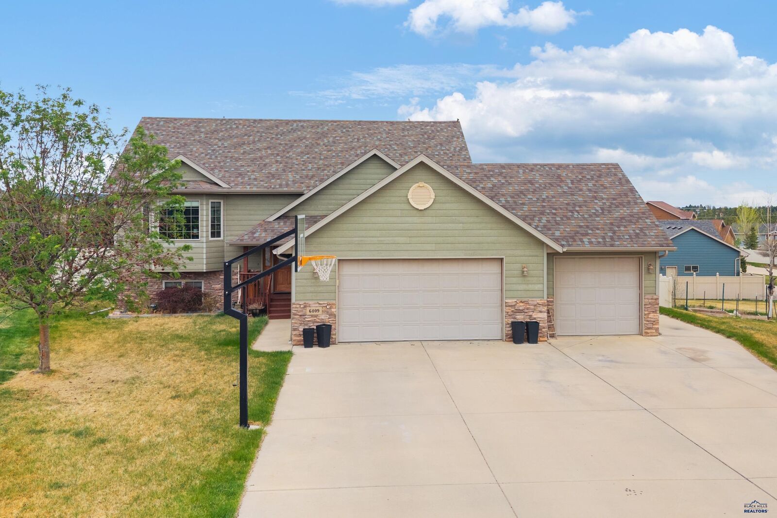 Property Photo: 6409 Sahalee Ct SD 57702