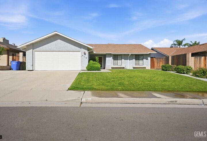 Property Photo:  413 McKinley Street  CA 93268 