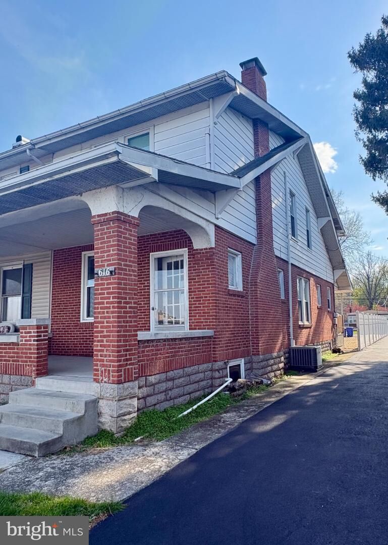 Property Photo:  616 N Front Street  PA 17043 