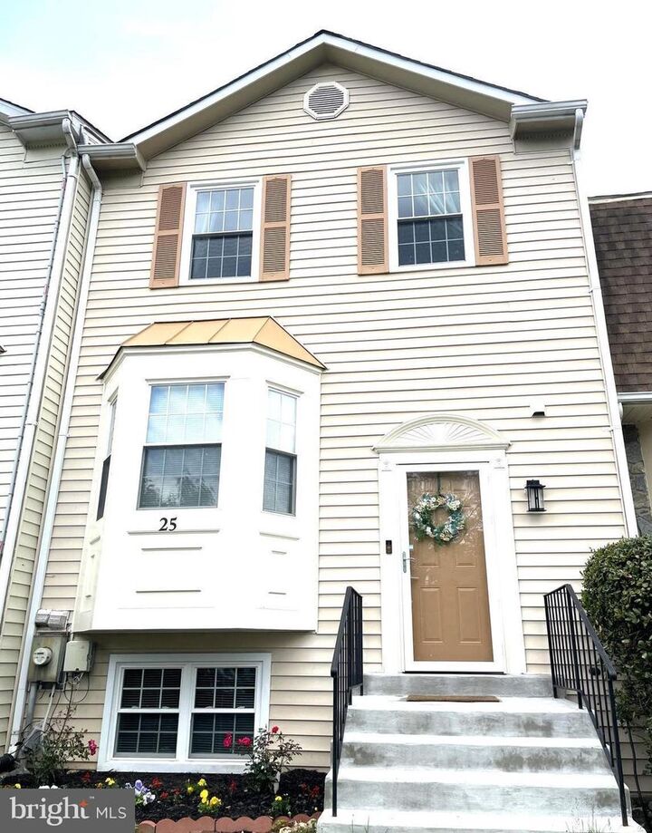 Property Photo:  25 Hunters Gate Court  MD 20904 