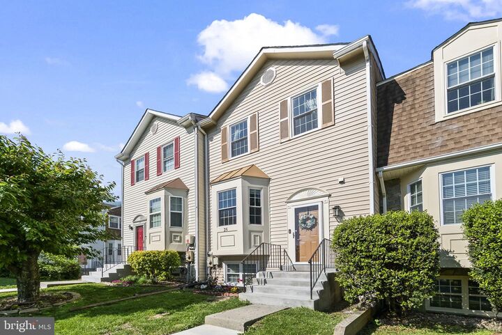 Property Photo: 25 Hunters Gate Court MD 20904