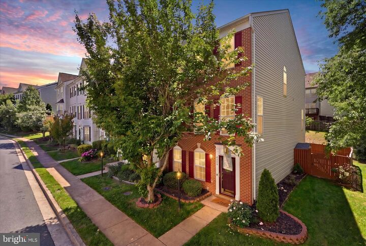 Property Photo:  4400 Torrence Place  VA 22193 