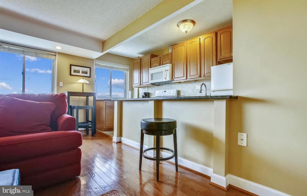 Property Photo: 2500 N Van Dorn Street VA 22302